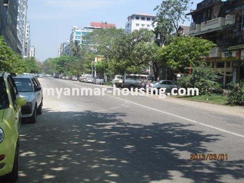 ミャンマー不動産 - 賃貸物件 - No.1144 - Well-decorated condo for rent with suitable price! - View of the road.