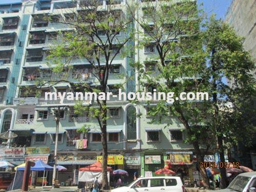 ミャンマー不動産 - 賃貸物件 - No.1181 - Located close to shopping mall for rent in Botahtaung! - View  of the building.