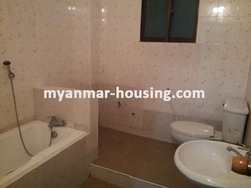 ミャンマー不動産 - 賃貸物件 - No.1355 - New condo with spacious room in Pazundaung! - View of the washroom.