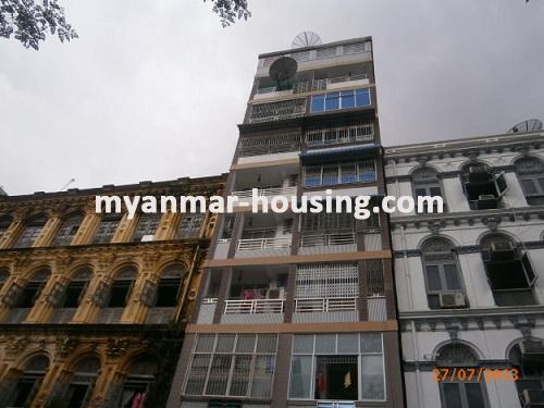 ミャンマー不動産 - 賃貸物件 - No.1412 - Fully decorated condo in Pabedan! - View of the building.