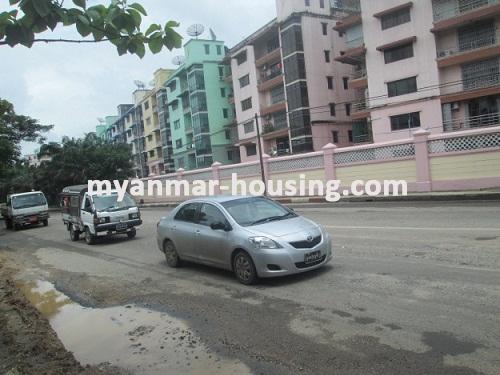 ミャンマー不動産 - 賃貸物件 - No.1414 - Brand new apartment available in Thuwana! - View of the road.