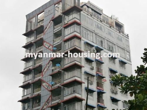 ミャンマー不動産 - 賃貸物件 - No.1426 - Nice decorated condo in Botahtaung! - Close view of the building.