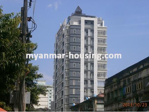 ミャンマー不動産 - 賃貸物件 - No.1585 - A condo available in Pansodan Business Tower! - View of the building.