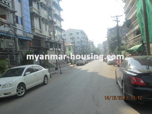 ミャンマー不動産 - 賃貸物件 - No.1749 - Condo available for office and residence in Dagon! - View of the street.