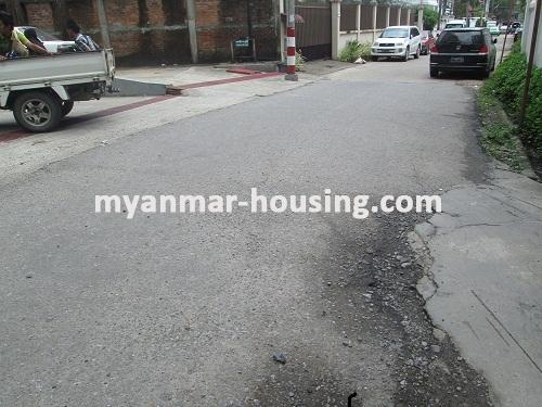 缅甸房地产 - 出租物件 - No.1756 - Aye Yeik Thar condo is available for rent! - View of the street.