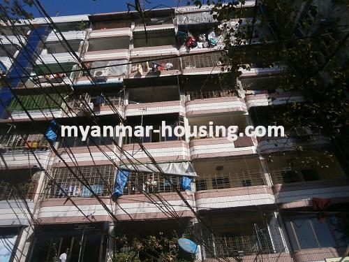 ミャンマー不動産 - 賃貸物件 - No.1761 - Good apartment for rent in Pazundaung ! - View of the building.