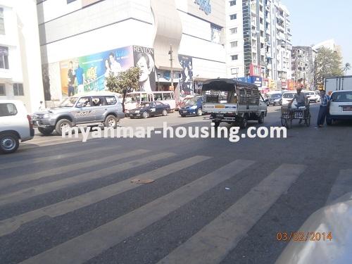 ミャンマー不動産 - 賃貸物件 - No.1891 - Spacious condo for rent is available in Sanchaung! - View of the road.