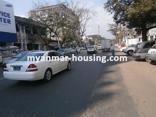 ミャンマー不動産 - 賃貸物件 - No.1952 - Condo for rent is ready in Mingalar Taung Nyunt! - View of the road.