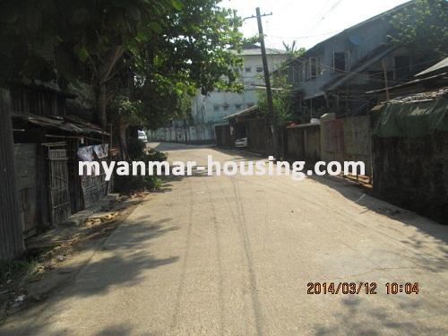 ミャンマー不動産 - 賃貸物件 - No.2000 - Nomal landed house for rent in Mayangon! - View of the Street.