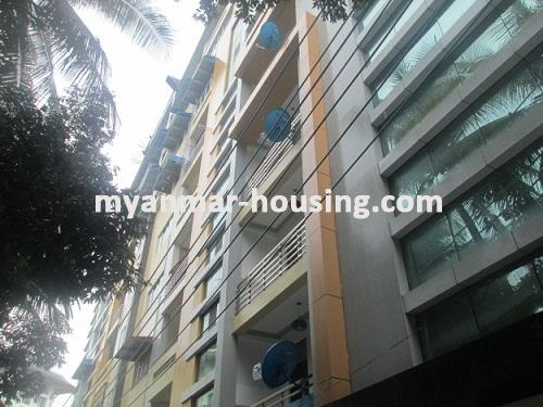 ミャンマー不動産 - 賃貸物件 - No.2084 - Luxulrious Condo for rent in Tarmway! - View of the building.