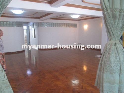 ミャンマー不動産 - 賃貸物件 - No.2109 - Very spacious good apartment for rent in Botahtaung! - View of the inside.