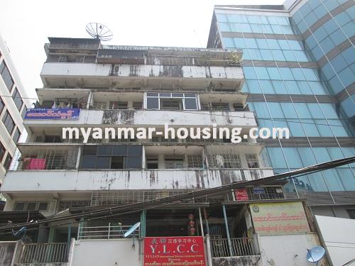 ミャンマー不動産 - 賃貸物件 - No.2141 - An apartment in business area for rent! - Front view of the building.