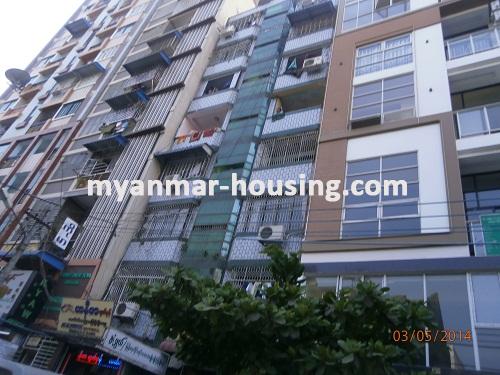 ミャンマー不動産 - 賃貸物件 - No.2144 - Spacious condo in city center available! - Front view of the building.