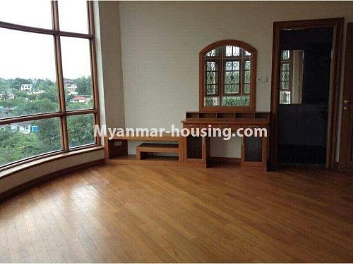 ミャンマー不動産 - 賃貸物件 - No.2228 - Excellent  three stroeys building with Shwedagon Pagoda  View! - living room 2