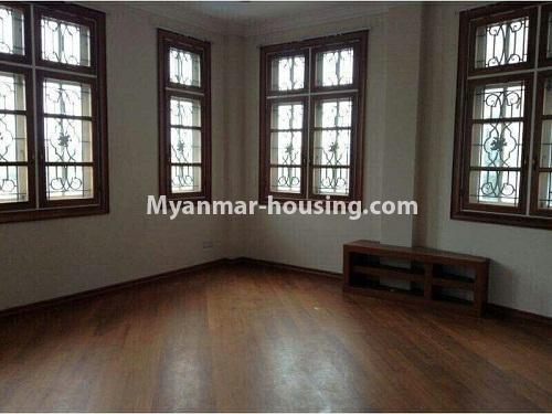 ミャンマー不動産 - 賃貸物件 - No.2228 - Excellent  three stroeys building with Shwedagon Pagoda  View! - living room 3