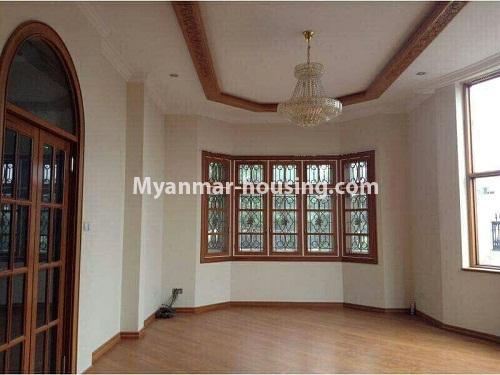 ミャンマー不動産 - 賃貸物件 - No.2228 - Excellent  three stroeys building with Shwedagon Pagoda  View! - bedroom 1