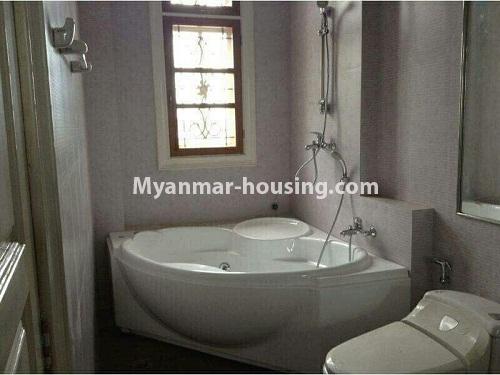 ミャンマー不動産 - 賃貸物件 - No.2228 - Excellent  three stroeys building with Shwedagon Pagoda  View! - bathroom 