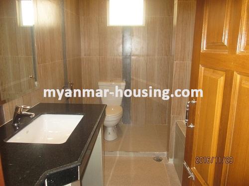 ミャンマー不動産 - 賃貸物件 - No.2286 - Condominium for rent in Ahlone Township. - View of Toilet and Bathroom