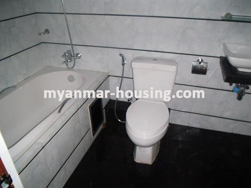 ミャンマー不動産 - 賃貸物件 - No.2529 - Residential rental condominium in Kamaryut Township. - View of the wash room.