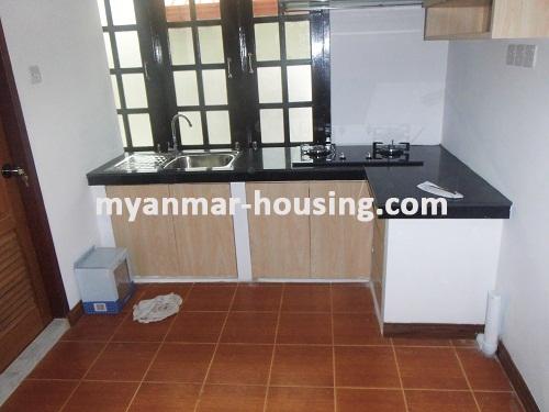 ミャンマー不動産 - 賃貸物件 - No.2529 - Residential rental condominium in Kamaryut Township. - View of the kitchen room.