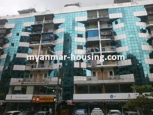 ミャンマー不動産 - 賃貸物件 - No.2540 - Condo for rent in expats area available ! - Close view of the building.