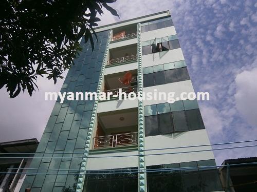 ミャンマー不動産 - 賃貸物件 - No.2576 - An apartment for rent in Sanchaung! - Close view of the building.