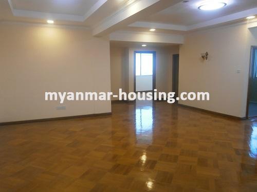 ミャンマー不動産 - 賃貸物件 - No.2741 - Spacious and Clean Room for rent near Sule Pagoda! - View of the inside.