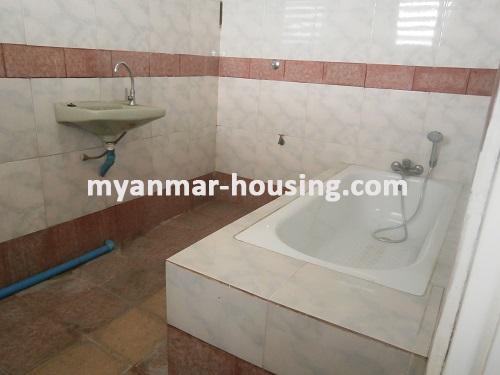 ミャンマー不動産 - 賃貸物件 - No.2946 - Spacious Condo for rent near Inya Lake with Cheap Price! - View of the wash room.