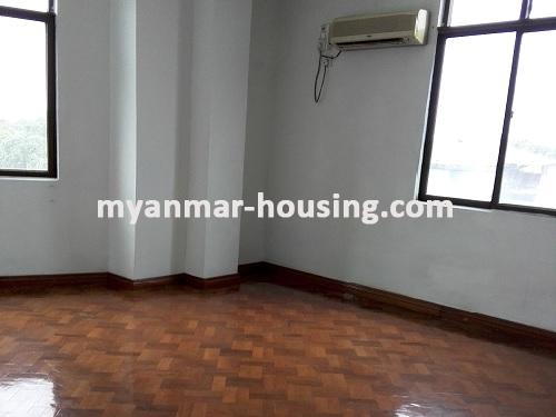 ミャンマー不動産 - 賃貸物件 - No.2948 - Condo for Rent with Reasonable Price near Pyay Road! - View of the bed room.