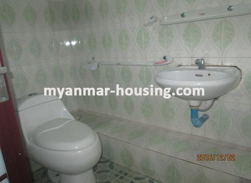 ミャンマー不動産 - 賃貸物件 - No.3245 - Condominium for rent in Moe Sandar Condo at Kamaryut Township. - View of Bath room and Toilet