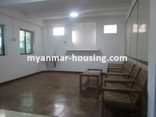 ミャンマー不動産 - 賃貸物件 - No.3346 - An Apartment with reasonable price for rent in Moesandar Street. - View of the living room