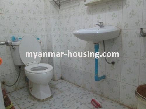 ミャンマー不動産 - 賃貸物件 - No.3346 - An Apartment with reasonable price for rent in Moesandar Street. - View of the Toilet and Bathroom