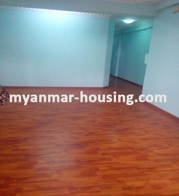 ミャンマー不動産 - 賃貸物件 - No.3559 - An apartment with reasonable price for rent in Kyauk Kone Street. - View of the Living room