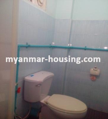 ミャンマー不動産 - 賃貸物件 - No.3559 - An apartment with reasonable price for rent in Kyauk Kone Street. - View of the Toilet and Bathroom