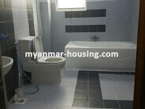 ミャンマー不動産 - 賃貸物件 - No.3593 - A Condo room for rent in Royal Thazin Condo. - View of the Toilet and Bathroom