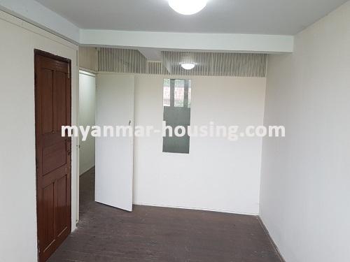 ミャンマー不動産 - 賃貸物件 - No.3609 - An apartment room for rent in Pazundaung Township - View of the Living room