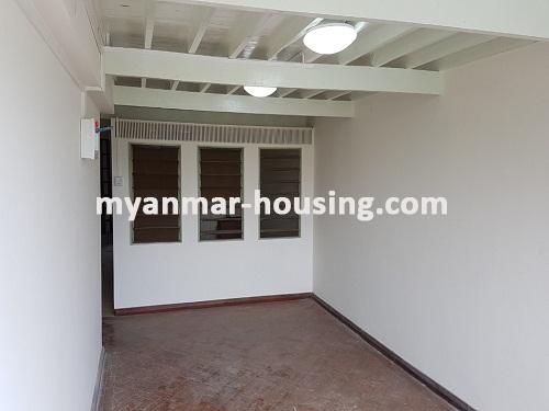 ミャンマー不動産 - 賃貸物件 - No.3609 - An apartment room for rent in Pazundaung Township - View of the living room