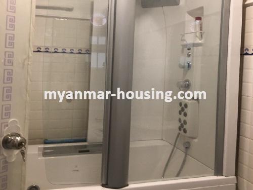 ミャンマー不動産 - 賃貸物件 - No.3615 - A good room for rent in YawMinGyi Condo in Dagon Township. - View of the Toilet and Bathroom