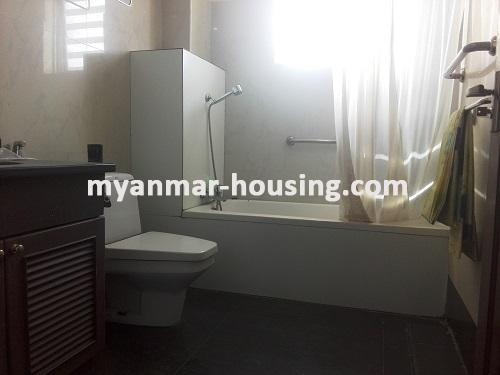 ミャンマー不動産 - 賃貸物件 - No.3737 - A good room for rent in ShweHinthar Condo. - View of the Toilet and Bathroom