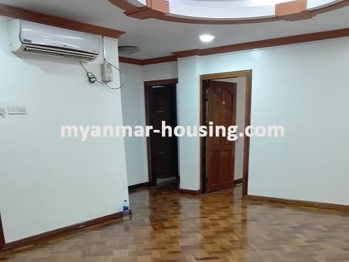 ミャンマー不動産 - 賃貸物件 - No.3751 - For Rent good Apartment in Kamaryut Township.  - View of the Living room