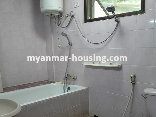 ミャンマー不動産 - 賃貸物件 - No.3751 - For Rent good Apartment in Kamaryut Township.  - View of the Barth room