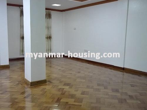 ミャンマー不動産 - 賃貸物件 - No.3751 - For Rent good Apartment in Kamaryut Township.  - View of the living room