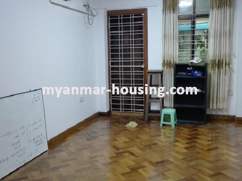 ミャンマー不動産 - 賃貸物件 - No.3751 - For Rent good Apartment in Kamaryut Township.  - View of the living room