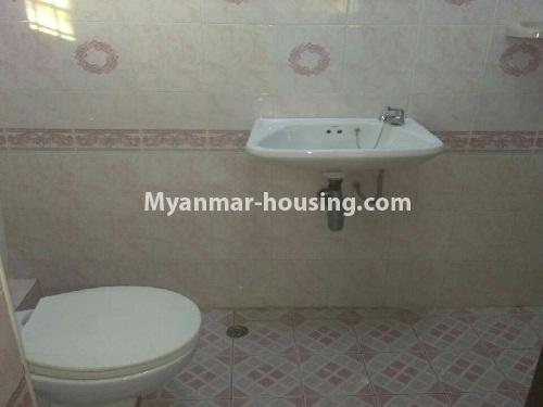 ミャンマー不動産 - 賃貸物件 - No.3796 - Good room for rent in Shwe Chan Thar Condo in Tarmway Township. - View of the Toilet and Bathroom