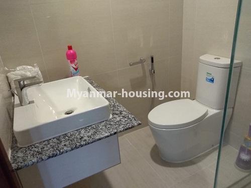 ミャンマー不動産 - 賃貸物件 - No.3799 - Standard room for rent in Crystal Residence. - View of the Toilet and Bathroom