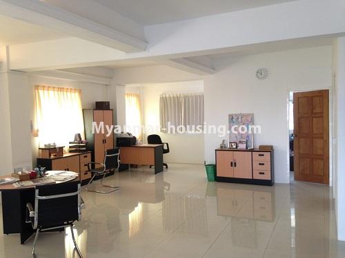 Myanmar real estate - for rent property - No.3879 - Good room for rent in Hninsi Condo. - View of the living room