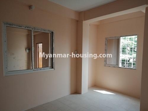 ミャンマー不動産 - 賃貸物件 - No.3902 - An apartment for rent in Pazundaung Township. - View of the living room