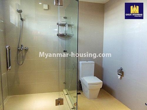 ミャンマー不動産 - 賃貸物件 - No.3941 - A nice room for rent in Golden Parami Condo. - View of the bathroom