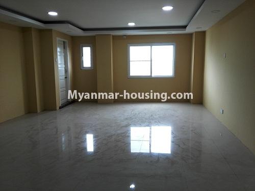 ミャンマー不動産 - 賃貸物件 - No.3971 - Good room for rent in Golden Crown Condo - View of the Living room