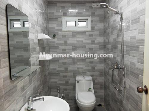 ミャンマー不動産 - 賃貸物件 - No.3971 - Good room for rent in Golden Crown Condo - View of the Toilet and Bathroom